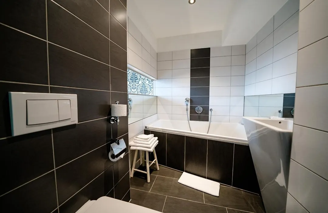 Hotel Goldene Spinne-1